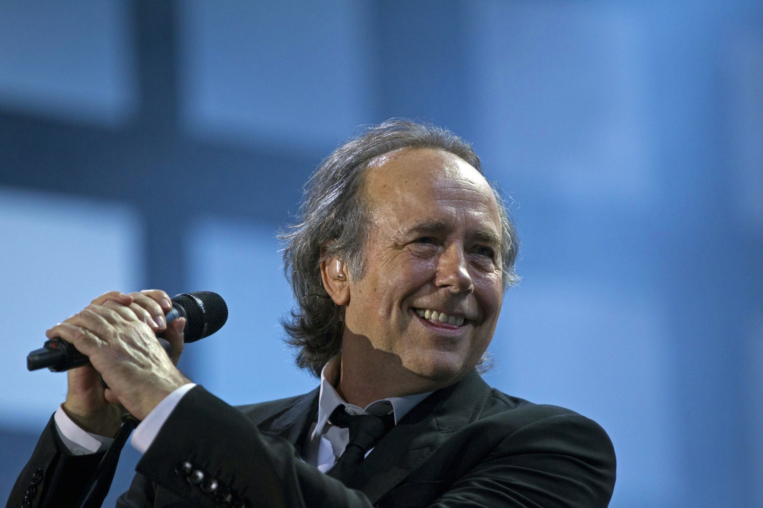 Joan Manuel Serrat se despide definitivamente de los escenarios