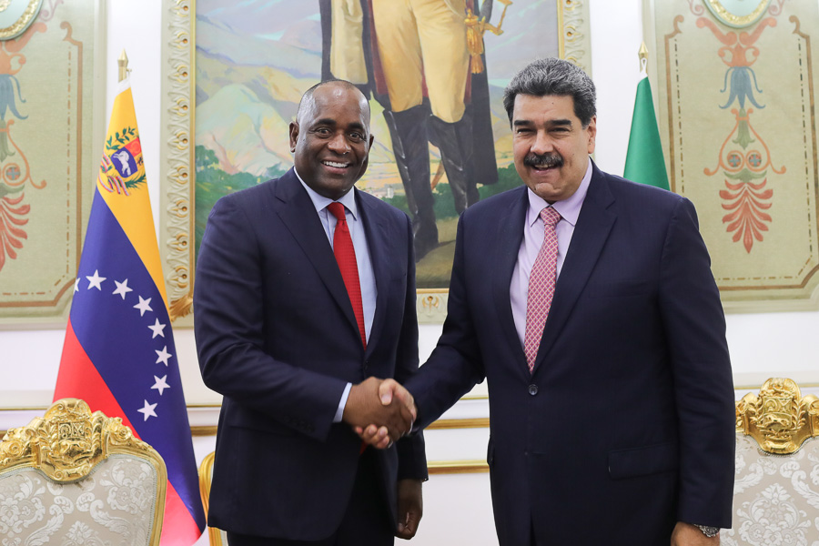 Maduro sostuvo encuentro con el primer ministro de Dominica, Roosevelt Skerrit