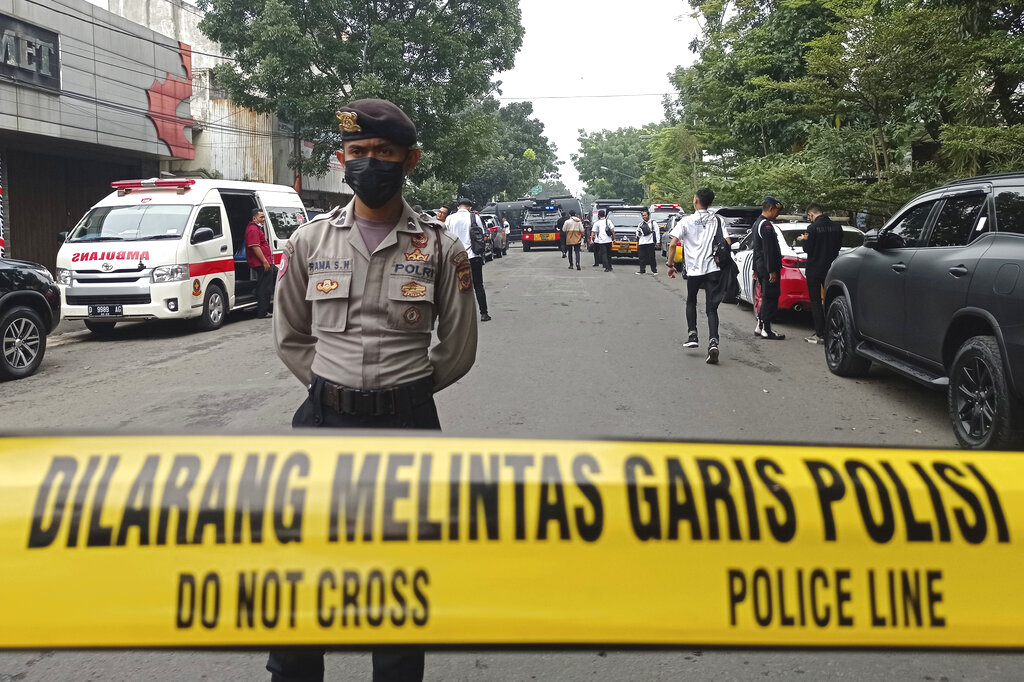 Un muerto y 11 heridos en ataque a comisaría en Indonesia