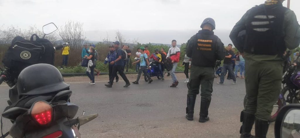 Paradas a rebosar por paro de transporte público en Lara