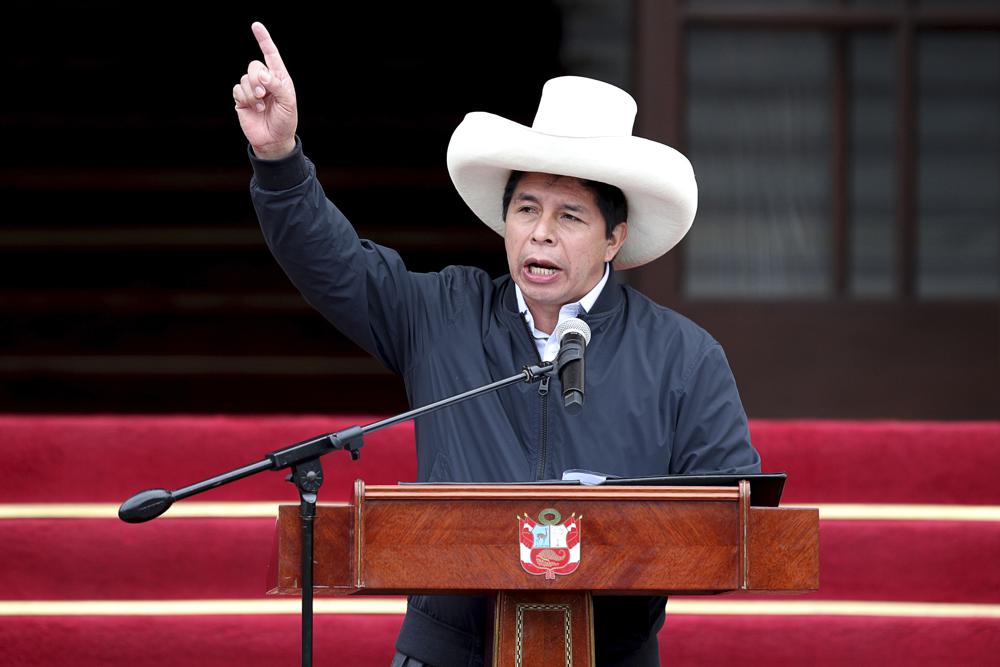 Castillo denuncia que está «secuestrado» y tacha de «usurpadora» a Boluarte
