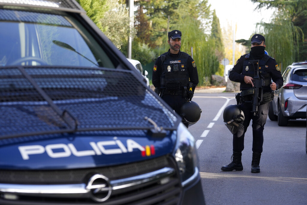 España | Detienen al jefe de Blanqueo de la Policía Nacional de Madrid, ocultaba 20 millones de euros en su casa