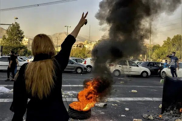 Activistas llaman a protestar en Irán tras confuso anuncio sobre fin de la Policía de la Moral