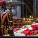 Benedicto XVI tendrá un funeral papal pero con «adaptaciones»