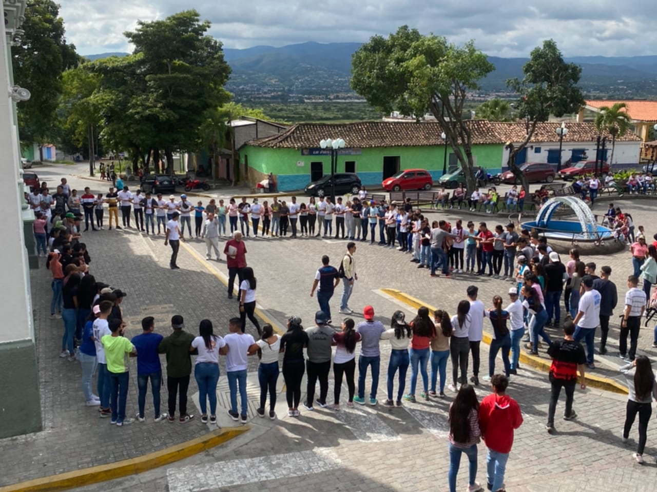 Más de 1.300 jóvenes al servicio de la Divina Pastora en su procesión 165