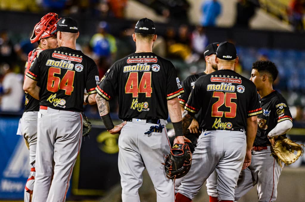 Cardenales de Lara on X: Ok, la cosa como que va en serio. Nuestros  fanáticos REALMENTE quieren volver a ver el color azul en nuestro uniforme  🤔 Resolvamos esto aquí, amigos: SÍ