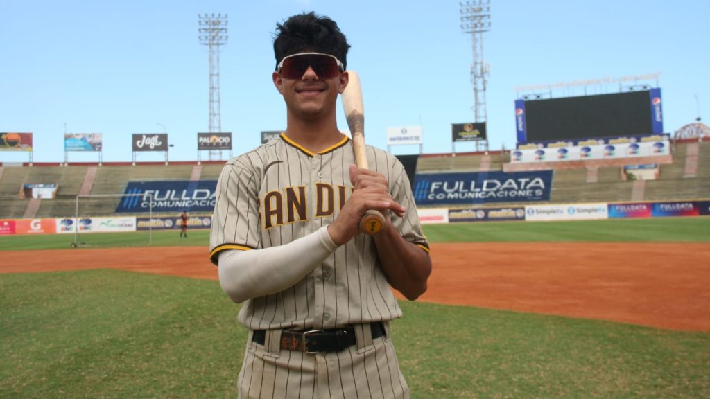 Padres de San Diego firman a prospecto venezolano de 16 años