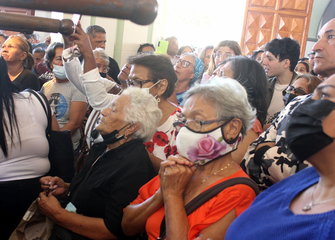 Iglesia pide a los feligreses mantener el uso del tapaboca durante la procesión