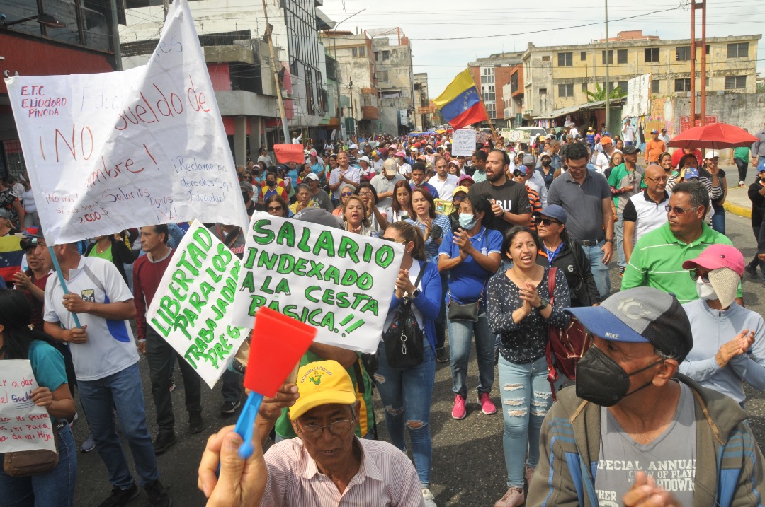 Denuncian amedrentamiento en protesta de trabajadores de la administración pública