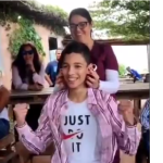 (+Video) Adolescente con pérdida auditiva se hace viral al poder escuchar por primera vez