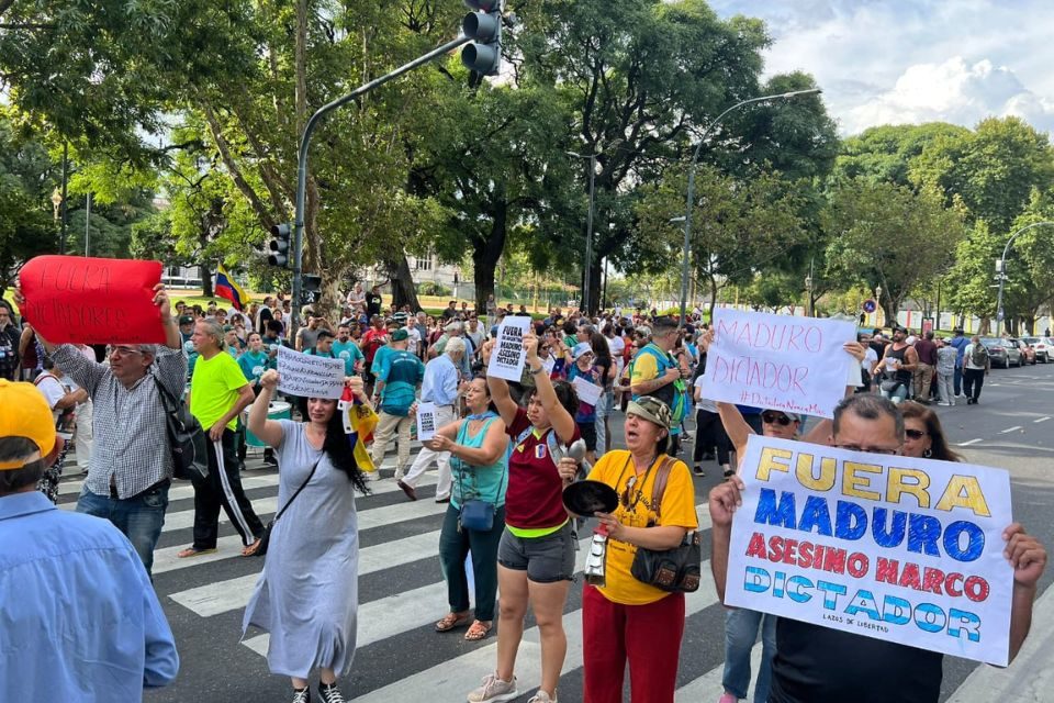 Venezolanos en Argentina protestaron por la posible visita de Nicolás Maduro