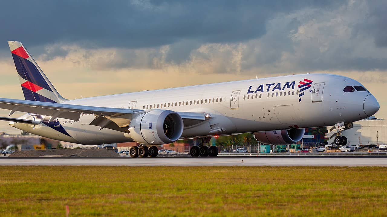 Aerolínea Latam suspende vuelos entre Perú y Venezuela hasta el 31-Ago