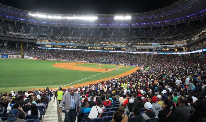 Dicpc detiene a un hombre por revender entradas para la Serie del Caribe