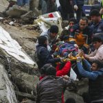 Muertes por terremoto en Turquía ascienden a más de 2.400