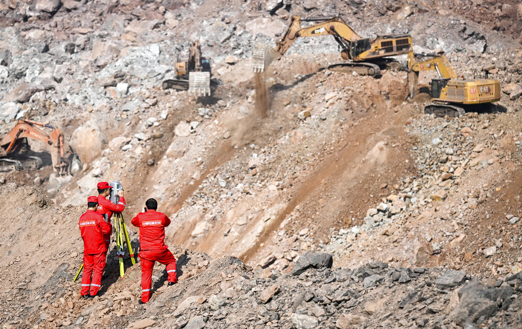 Al menos 27 desaparecidos en sur de Perú tras incendio en mina de oro