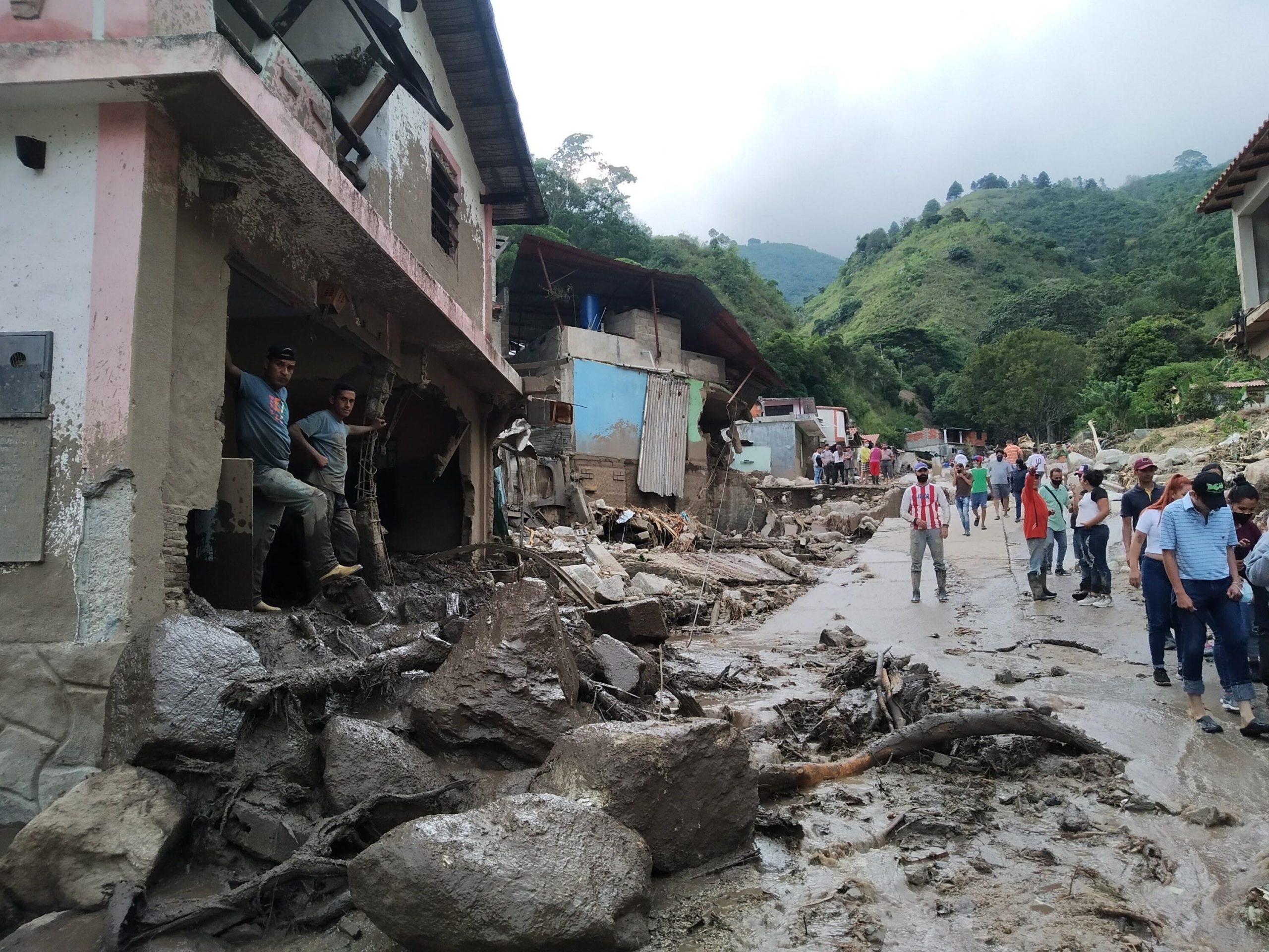 Aludes por lluvias deja al menos 36 fallecidos en Perú