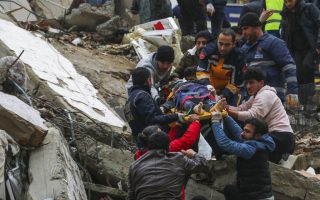 Al menos 641 muertos en un terremoto en Turquía y Siria