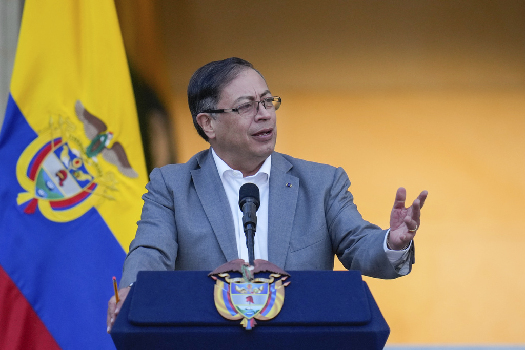 Gustavo Petro reconfigura su gabinete cuando se acercan sus dos años de mandato