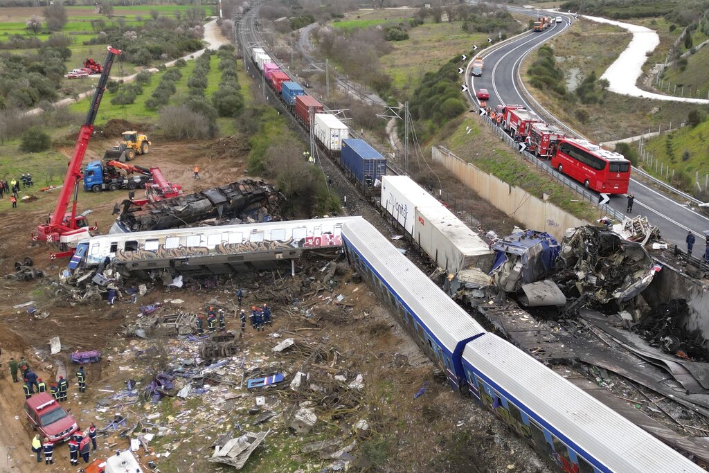 36 fallecidos y al menos 85 heridos en choque de trenes en Grecia