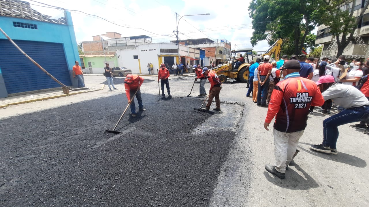 Maduro ordena activar plan de asfaltado y servicio de agua en Lara