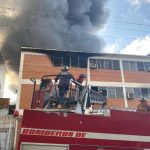 Miranda | Controlan incendio en fábrica de plástico ubicada en Boleíta