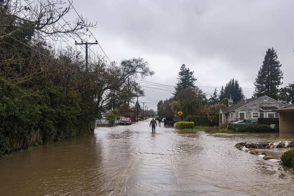 EEUU | Inundación rompe dique en California y unas 1.500 personas son evacuados