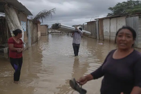 Capital de Perú en estado de emergencia por posibles lluvias intensas