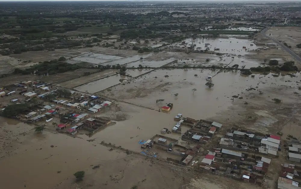 Lluvias dejan ya 65 fallecidos y 128 heridos en Perú