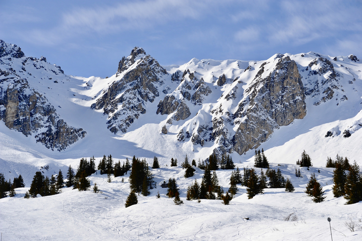 Sube a seis los muertos en avalancha en los Alpes franceses