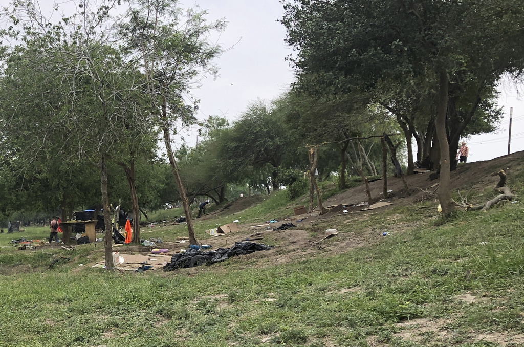 Incendio acaba con 25 tiendas en campamento de migrantes en México