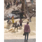 Mérida | Crecida de río por lluvias termina de hundir puente colapsado en El Vigía