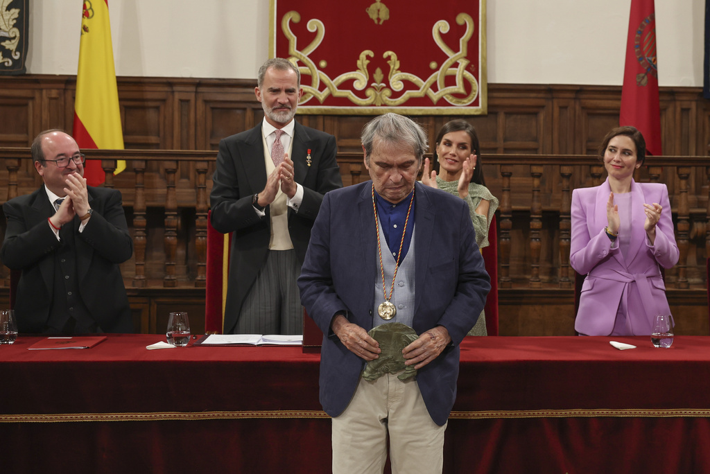 Este 16-May, pudiera el CLEL decidir el tipo de reconocimiento a Rafael Cadenas por su Premio Cervantes