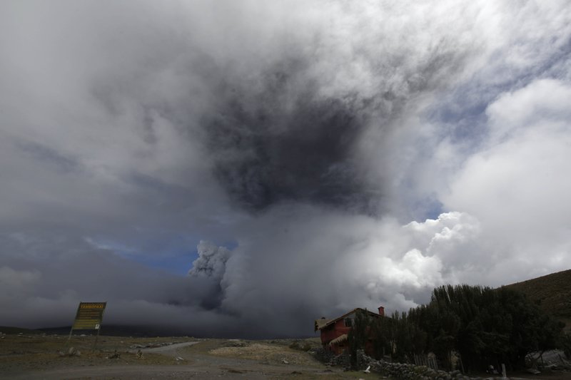 Alertan posible caída de ceniza en provincias de Ecuador