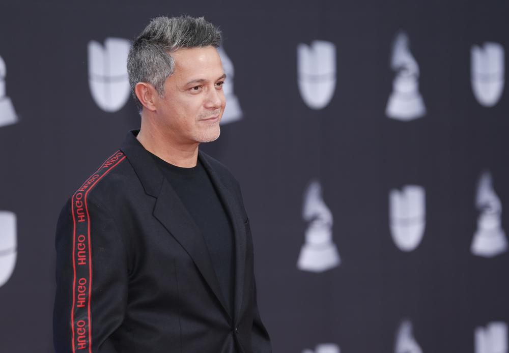 Alejandro Sanz agradece muestras de cariño: Aún no termina de llegar la luz, pero se ha despertado una luciérnaga