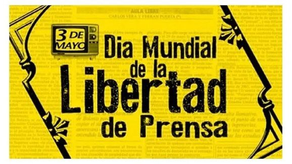 La libertad de prensa es un derecho fundamental en cualquier democracia, no solo porque ayuda a fortalecerla, sino también porque da la posibilidad de vivir en una sociedad con voces de pluralidad que promueven los distintos derechos humanos. Cada 3 de mayo, se conmemora el Día Mundial de la Libertad de Prensa, una jornada que invita a reflexionar sobre la situación actual en distintos países del mundo entero, defender la labor de los periodistas, de los medios de comunicación y rendir homenaje a grandes personajes que han perdido la vida ejerciendo la profesión del periodismo. El 3 de mayo de 1993, exactamente hace 30 años, fue la fecha en que la UNESCO proclamó el Día Mundial de la Libertad de prensa, una iniciativa que tuvo como objetivo no solo fomentar la libertad de prensa en todo el mundo, sino hacer que reuniera tres características básicas: que fuera libre, pluralista e independiente, componentes básicos en toda sociedad democrática. Desde que la Asamblea General de las Naciones Unidas declarara el 3 de mayo como el Día Mundial de la Libertad de Prensa, cada año se conmemora esta jornada reflexionando sobre la situación actual que vive la prensa en toda su extensión y función.