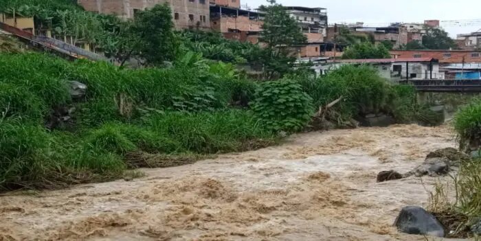 Persiste alerta por crecida de ríos y quebradas en Mérida