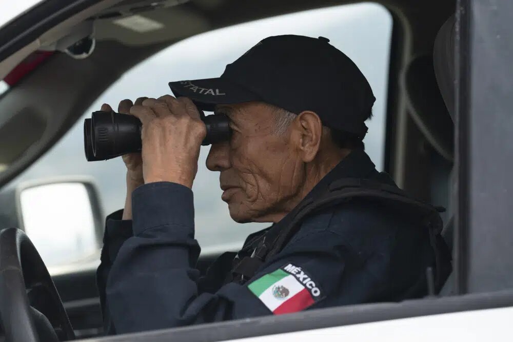 Agricultor convertido en policía es el ojo y el oído de México en el volcán Popocatepetl