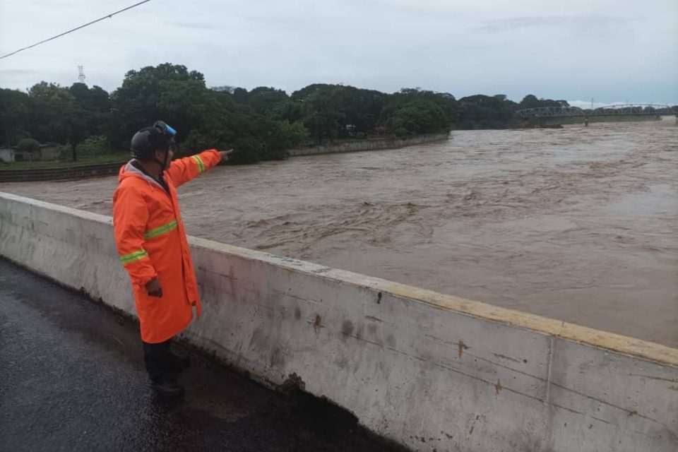 Gobernador de Barinas pide decretar estado de emergencia por inundaciones