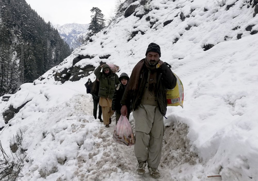 Nueve fallecidos y 25 heridos por avalancha en Pakistán