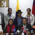 Ecuador: Asamblea pide ser restituida por orden constitucional