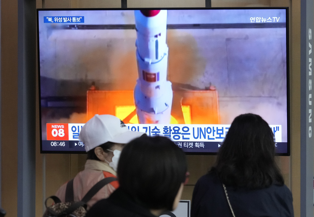 Lanzamiento fallido de un satélite norcoreano causa miedo en Corea del Sur y Japón