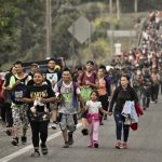 México advierte a migrantes que seguirán las expulsiones y riesgos