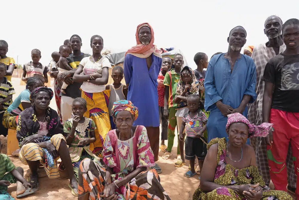 Gobierno de Burkina Faso dice que hay al menos dos millones de desplazados porque la ayuda se queda corta