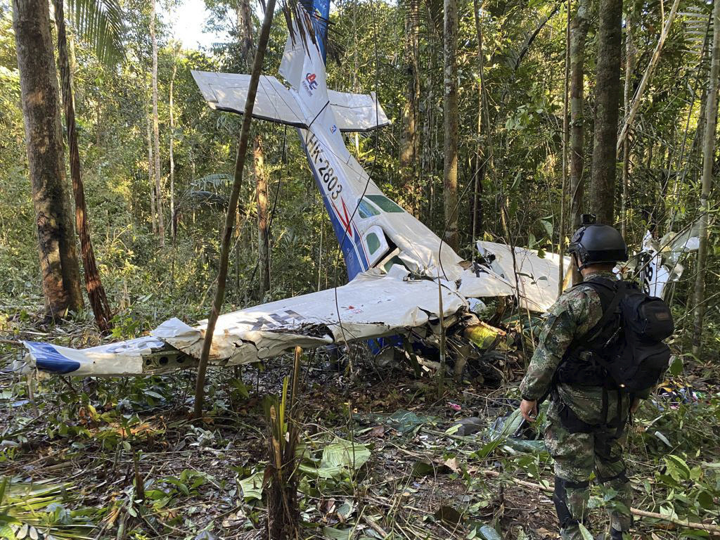 Un mes después sigue búsqueda de niños que sobrevivieron a accidente aéreo en Colombia