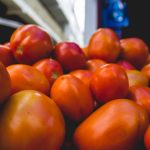 Eliminar la manchas en la piel con una mascarilla a base de tomate