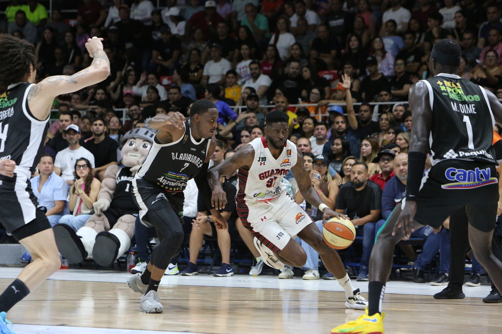 Guaros cayó en el segundo partido de la gran final del baloncesto profesional venezolano ante Gladiadores de Anzoátegui, 98 por 73