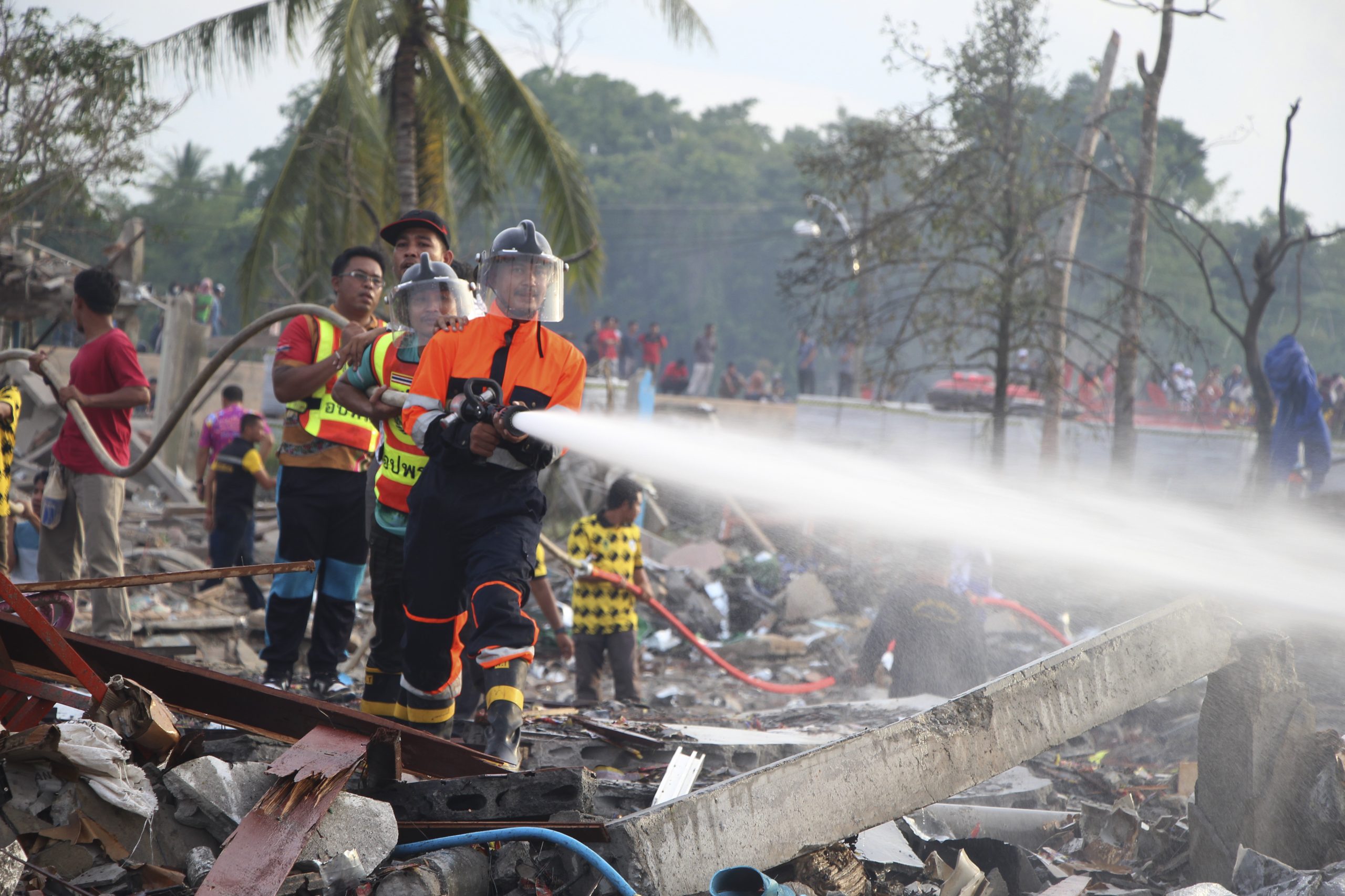 Al menos 10 fallecidos y decenas de heridos en explosión de almacén pirotécnico en Tailandia