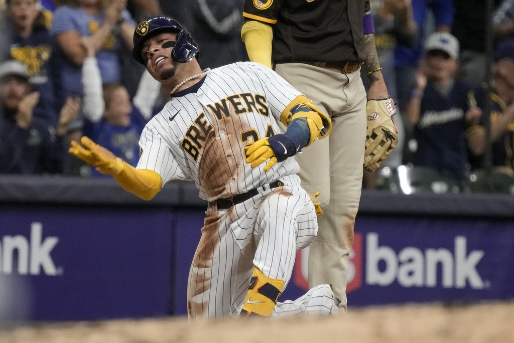 Contreras pega doblete de 2 carreras en triunfo de Cerveceros sobre Padres