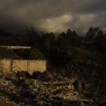 Número de fallecidos por incendios en Hawai llega a 106 mientras el condado identifica a víctimas