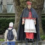 Retiran la estatua de un cardenal por acusaciones de abusos sexuales en Alemania